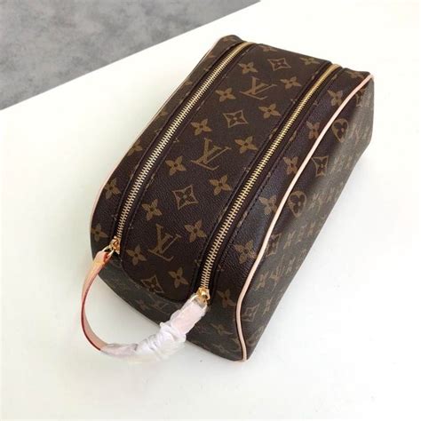 louis vuitton necessaire herren|louis vuitton women.